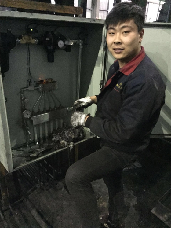 煙臺(tái)華順油氣潤滑設(shè)備可提升傳動(dòng)件6-8倍使用壽命，高效省油，改善生產(chǎn)環(huán)境，節(jié)省人工，投資回收期僅半年，全面解決企事業(yè)潤滑難題。煙臺(tái)華順油氣潤滑系統(tǒng)承諾為企業(yè)提供終身售后服務(wù)和技術(shù)支持，專業(yè)售后團(tuán)隊(duì)、電話隨時(shí)響應(yīng)支持、24小時(shí)趕赴現(xiàn)場(chǎng)解決客戶需求