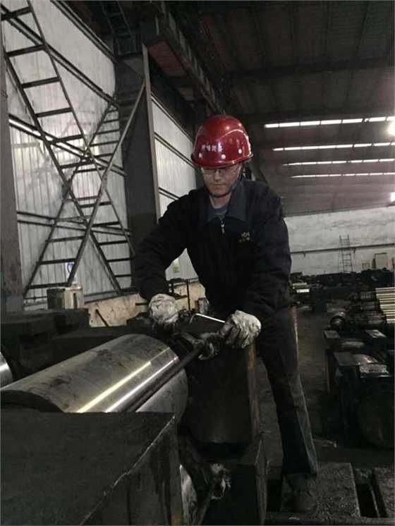 煙臺(tái)華順公司13年來專項(xiàng)致力于油氣集中潤滑技術(shù)的應(yīng)用和推廣。近三年的時(shí)間，已經(jīng)為國內(nèi)200多個(gè)企業(yè)提供了500余套具有自主知識(shí)產(chǎn)權(quán)的油氣集中潤滑系統(tǒng)。華順公司可根據(jù)客戶的實(shí)際需求完成從現(xiàn)場調(diào)研、方案設(shè)計(jì)、產(chǎn)品生產(chǎn)制造、現(xiàn)場安裝到系統(tǒng)調(diào)試的整體交鑰匙工程。煙臺(tái)華順公司鄭重承諾，對煙臺(tái)華順公司提供的油氣集中潤滑系統(tǒng)提供終身的售后設(shè)備維修和技術(shù)支持服務(wù)
