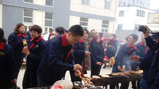 煙臺華順油氣潤滑設備主要應用領域：滾動軸承油氣潤滑系統(tǒng)天車油氣潤滑系統(tǒng)鏈條油氣潤滑系統(tǒng)開式齒輪油氣潤滑系統(tǒng)礦山機械油氣潤滑系統(tǒng)高速電主軸油氣潤滑系統(tǒng)高鐵、輕軌、地鐵輪緣油氣潤滑系統(tǒng)