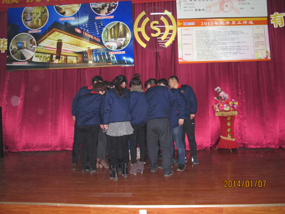 銷(xiāo)售人員感出口號(hào)：加油！